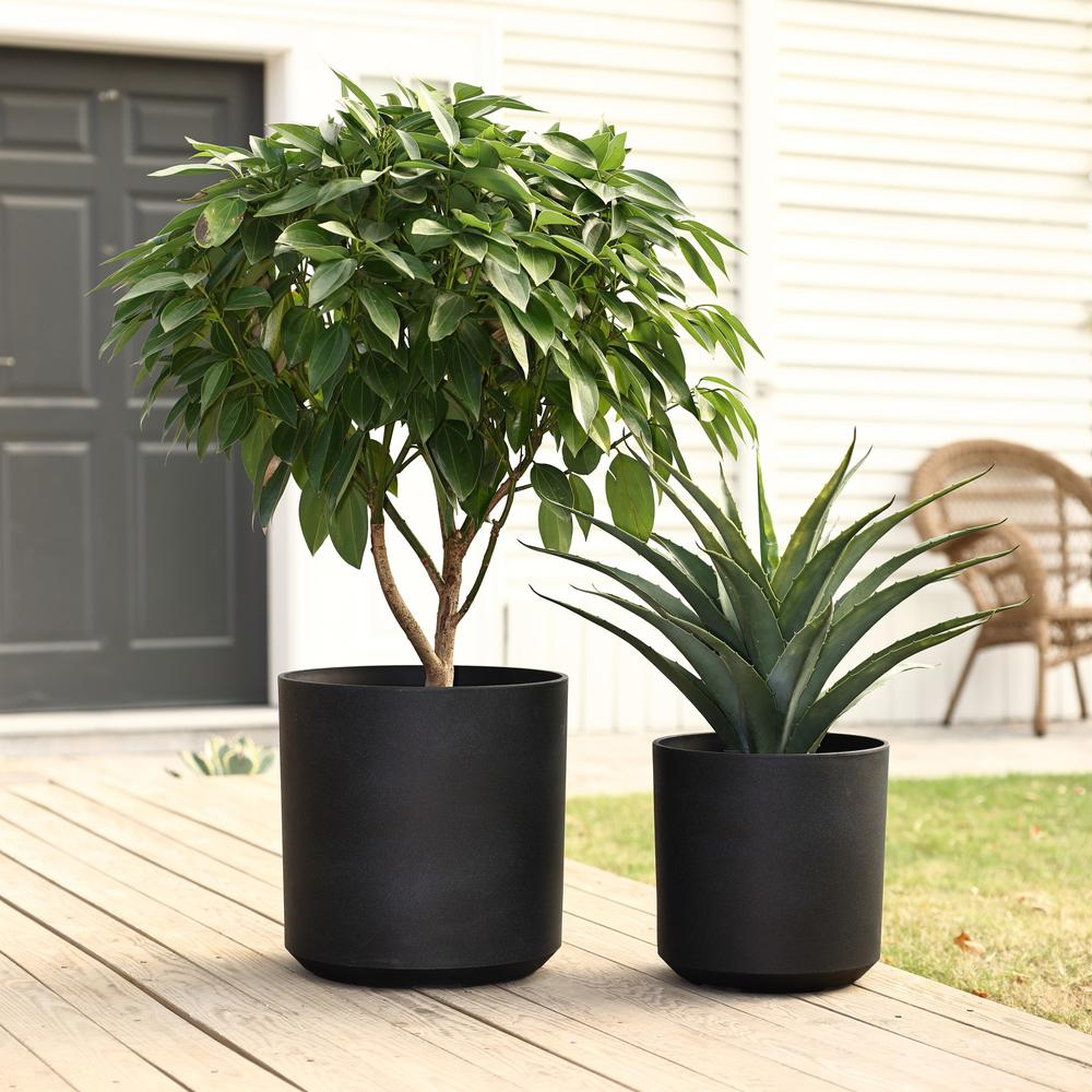 2-Piece Round Plastic Planters Set, Gate Black