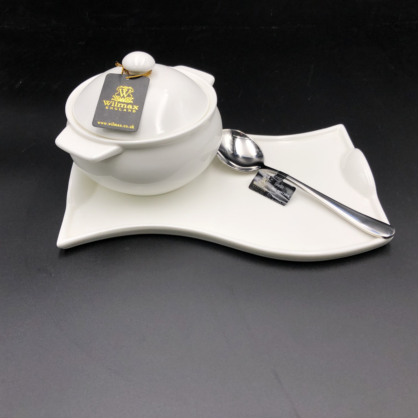 Individual Baking Pot With A Soup Spoon And Curved Serving Dish Set For 1